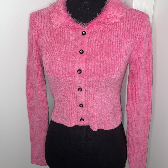 Urban Outfitters Rose Crop Sweater with Faux Fur Collar Size L - Picture 5 of 8